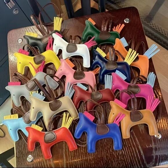 2025 Puffy Large Horse Purse and Backpack Accessory or Keychain - Picture 5 of 9